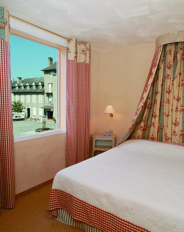 Hotel Le Viscos Saint-Savin  الغرفة الصورة